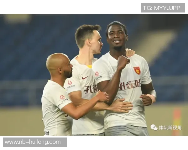 上港与恒大对决裁判表现引发争议球迷热议判罚尺度与公平性